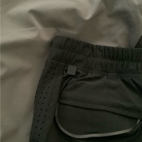 3 lululemom pants in excellent condition - Picture 4 of 8